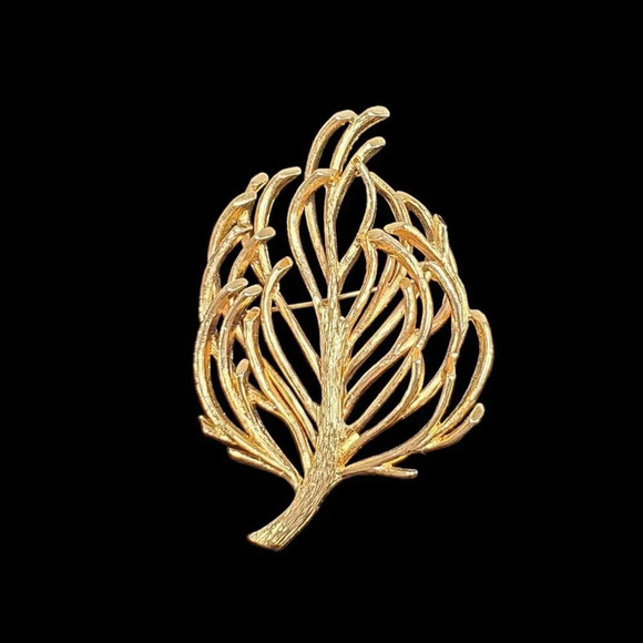 Monet Jewelry - VTG Monet Gold Brooch Leaf Tree Branch Tumbleweed Goldtone Signed 3x2 Inchs